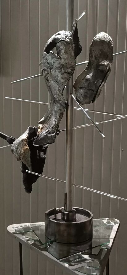 Fratture 0 - a Sculpture & Installation Artowrk by Burgio&Gomez